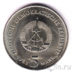 ��� 5 ����� 1983 ������� � �����������